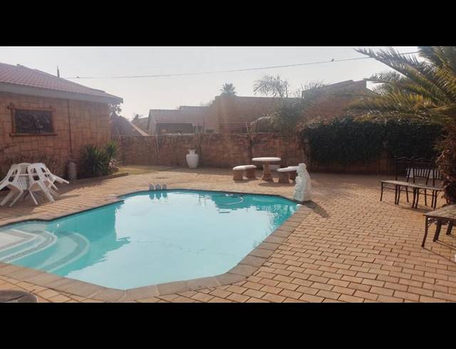 4 BEDROOM HOUSE FOR SALE IN EIKE PARK